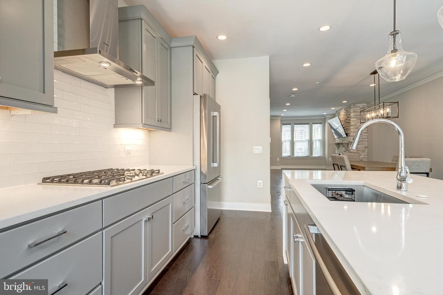 10326 Grosvenor Place photo 7