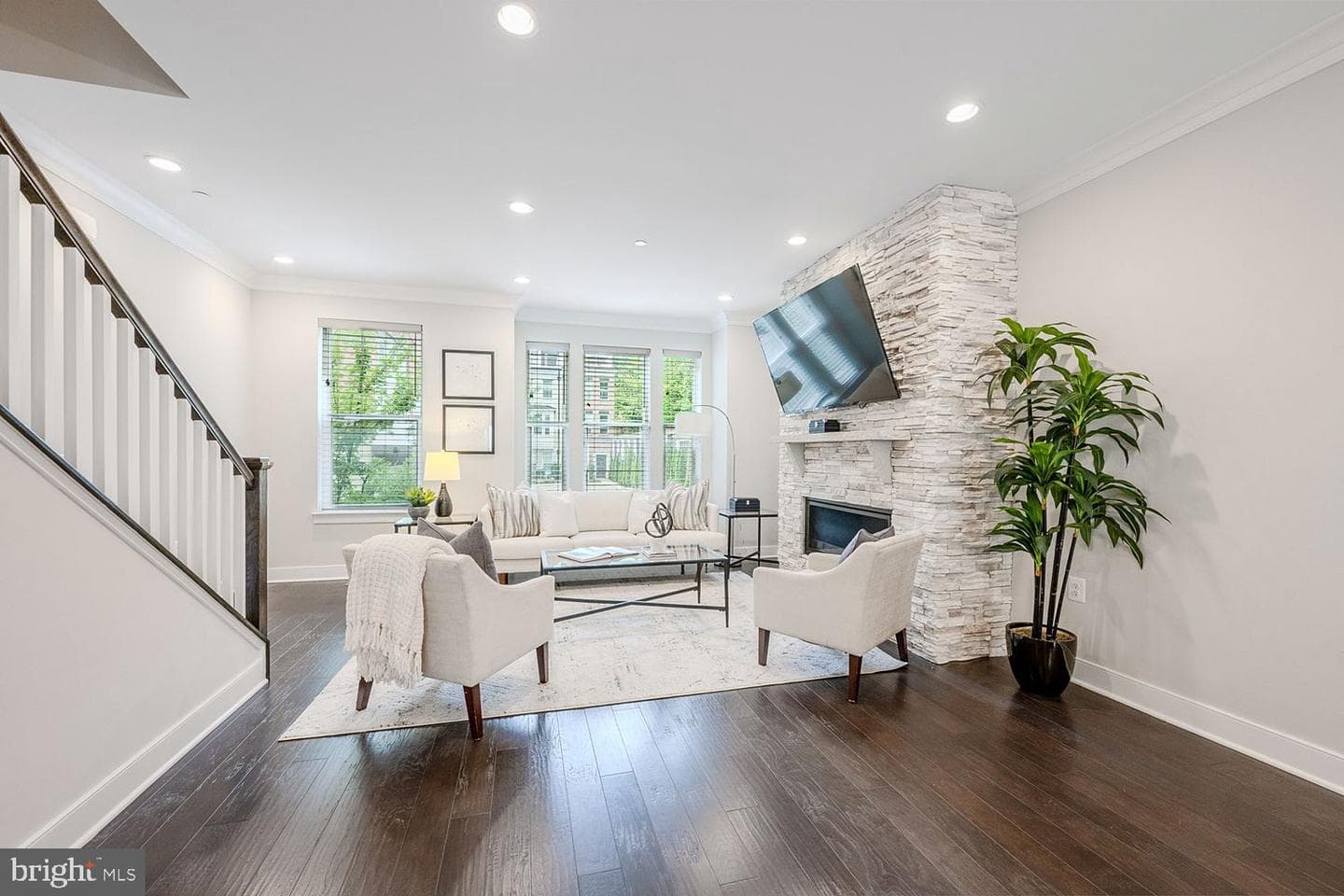 10326 Grosvenor Place photo 9