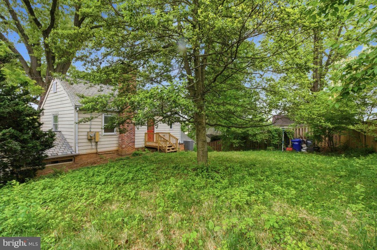 1613 N Springwood Drive N photo 11
