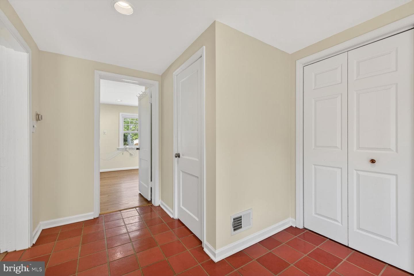 528 Beall Avenue photo 14