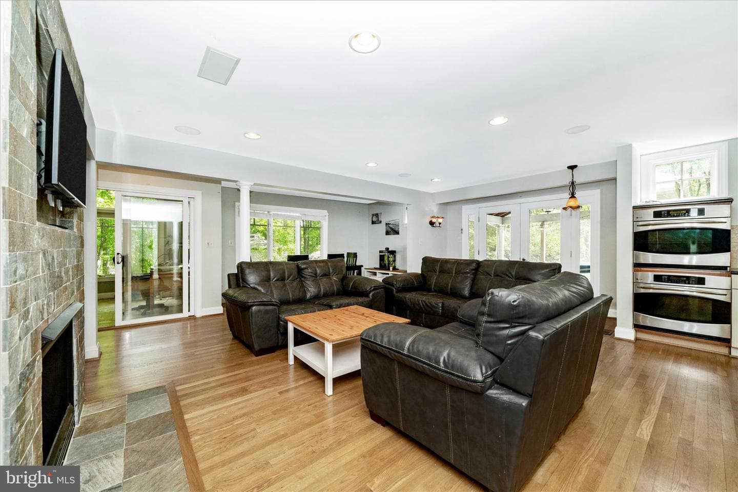 9328 Garden Court photo 10