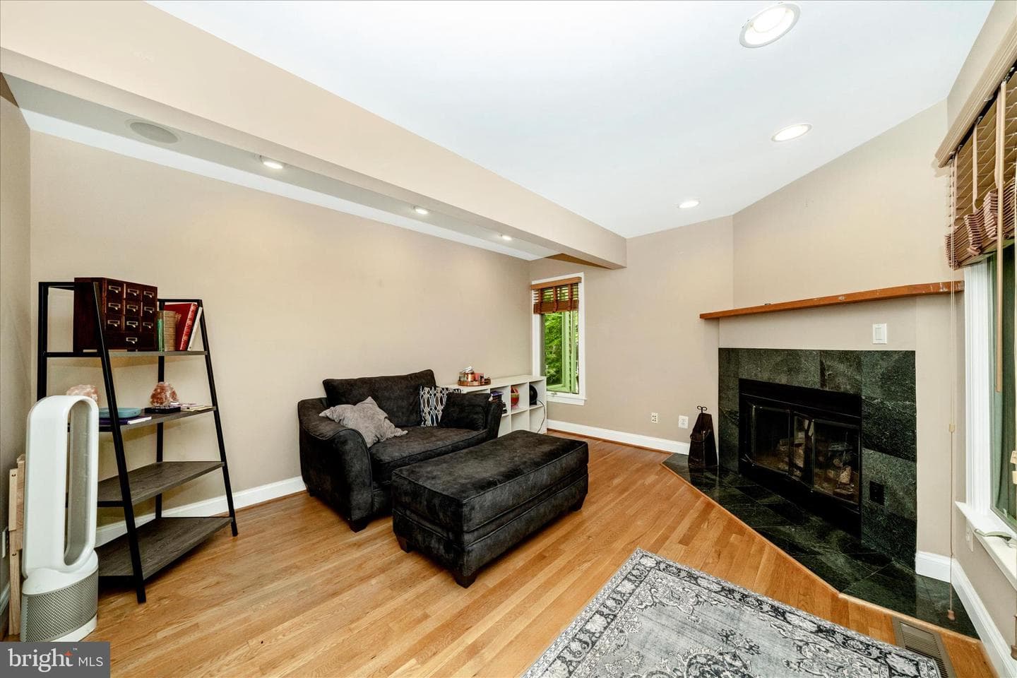 9328 Garden Court photo 20