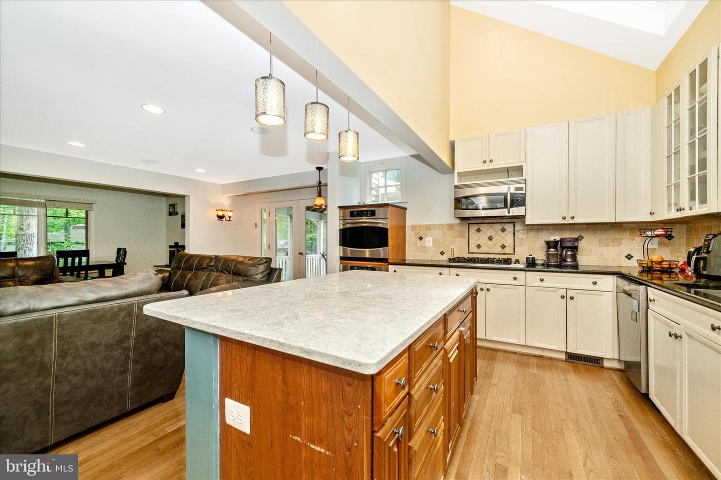 9328 Garden Court photo 5
