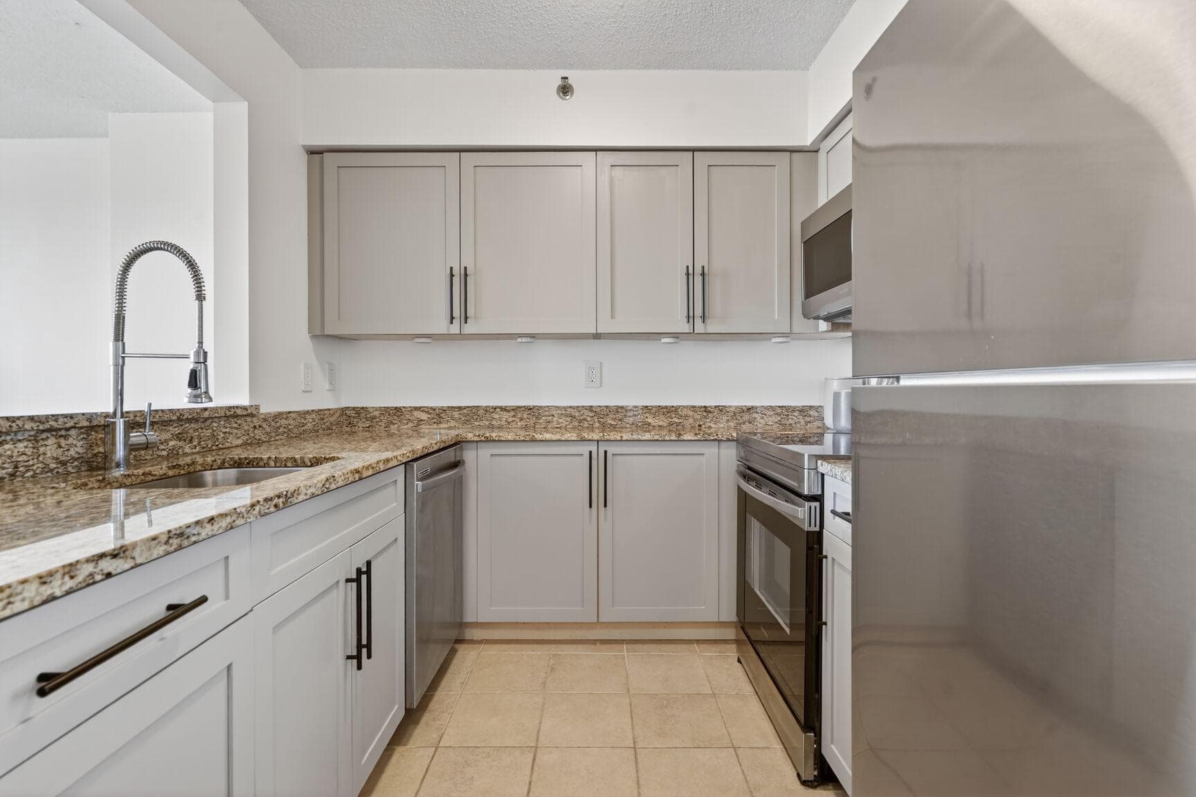 10101 Grosvenor Place #614 photo 5