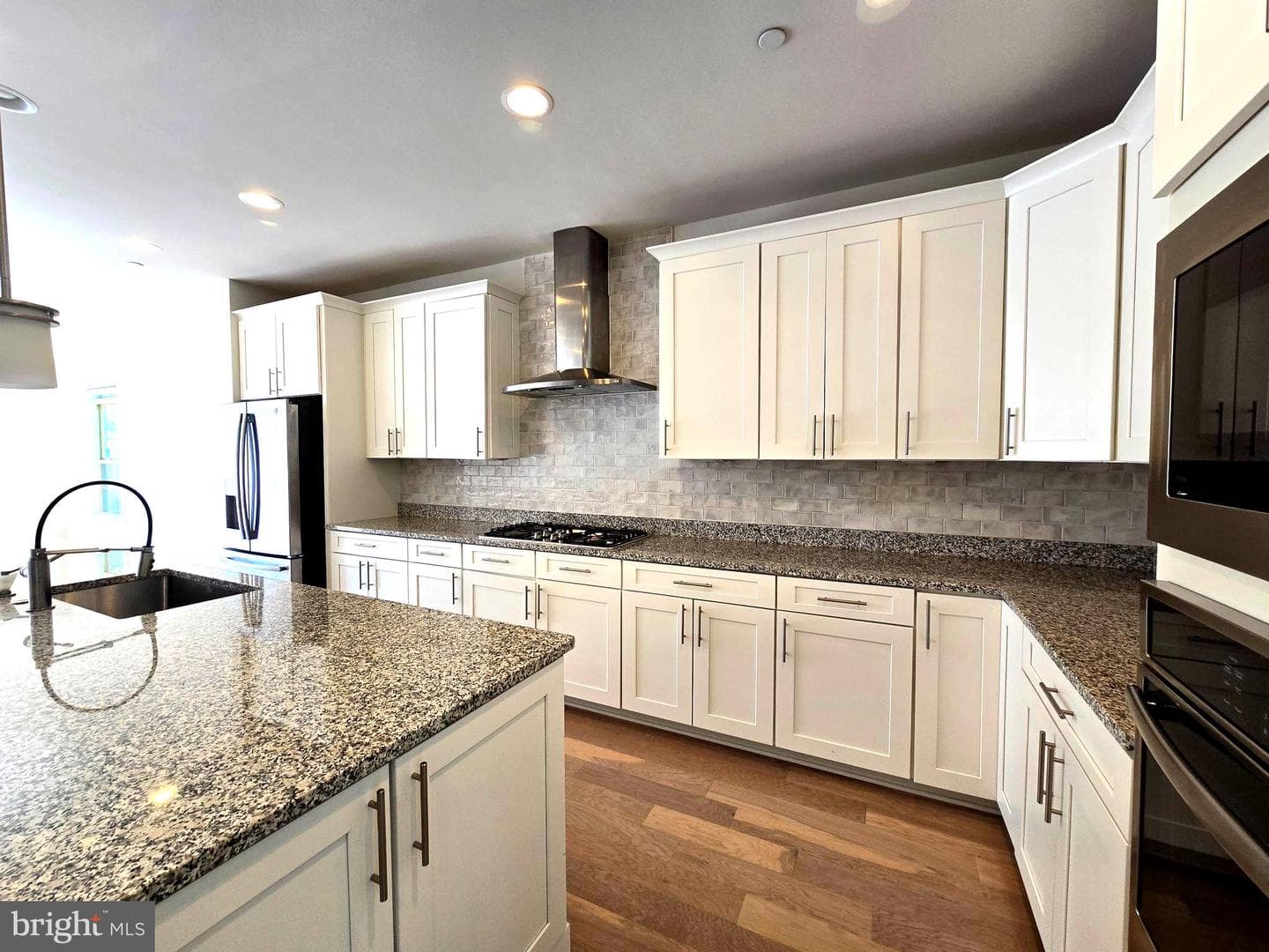 1021 Mutual Place photo 15