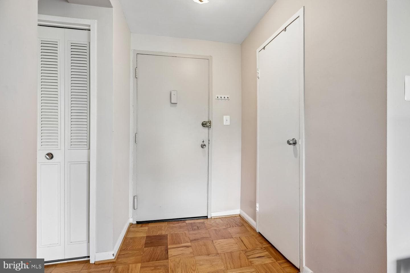 10201 Grosvenor Place #414 photo 2