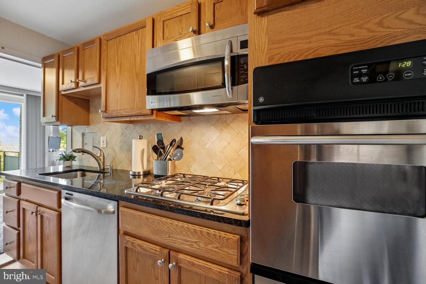 10201 Grosvenor Place #414 photo 6
