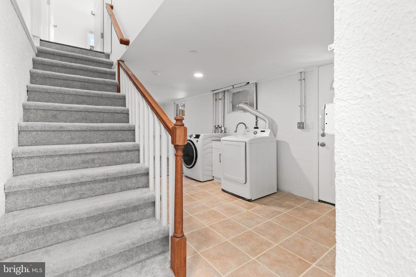 8 Oak Avenue photo 14