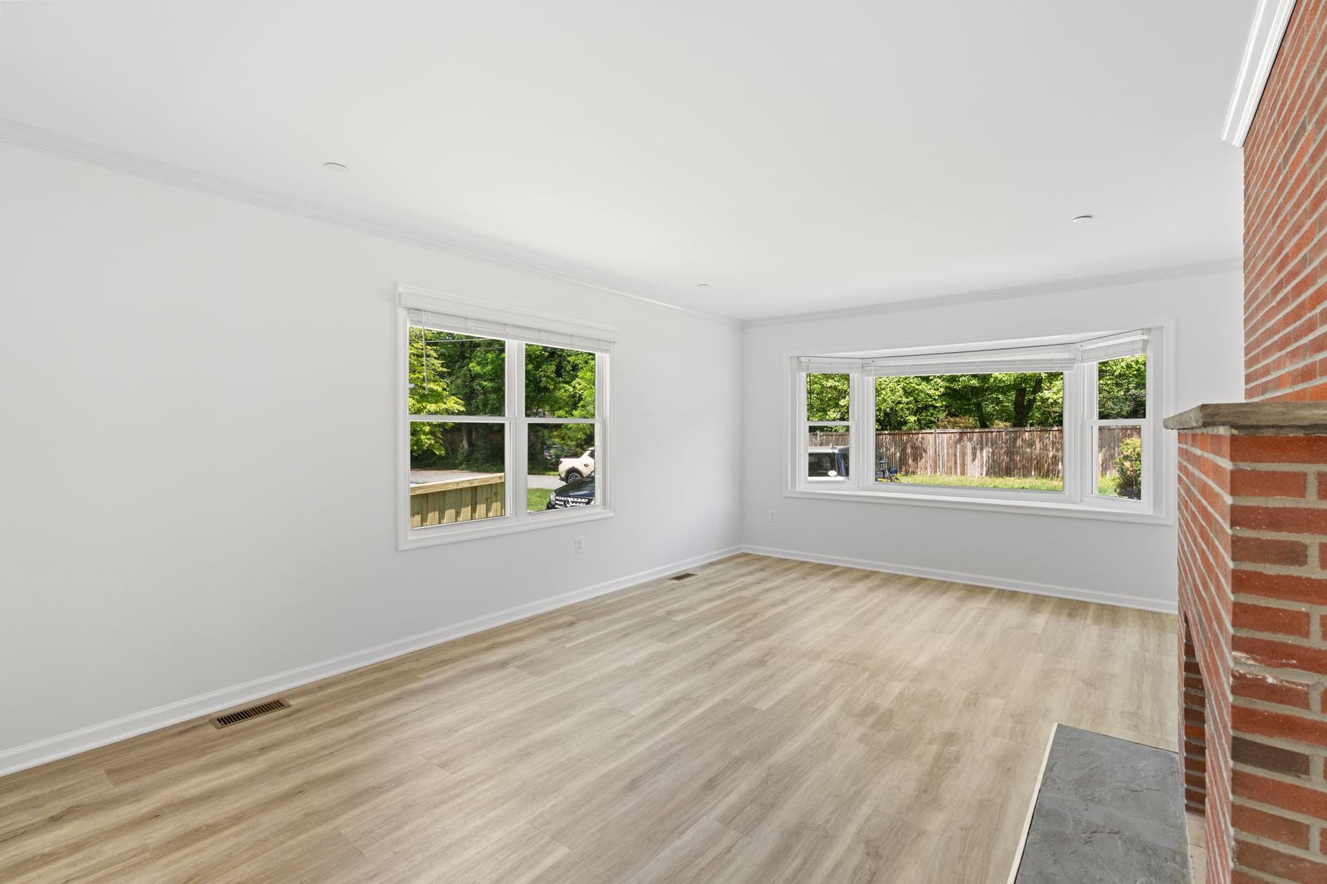 8 Oak Avenue photo 5