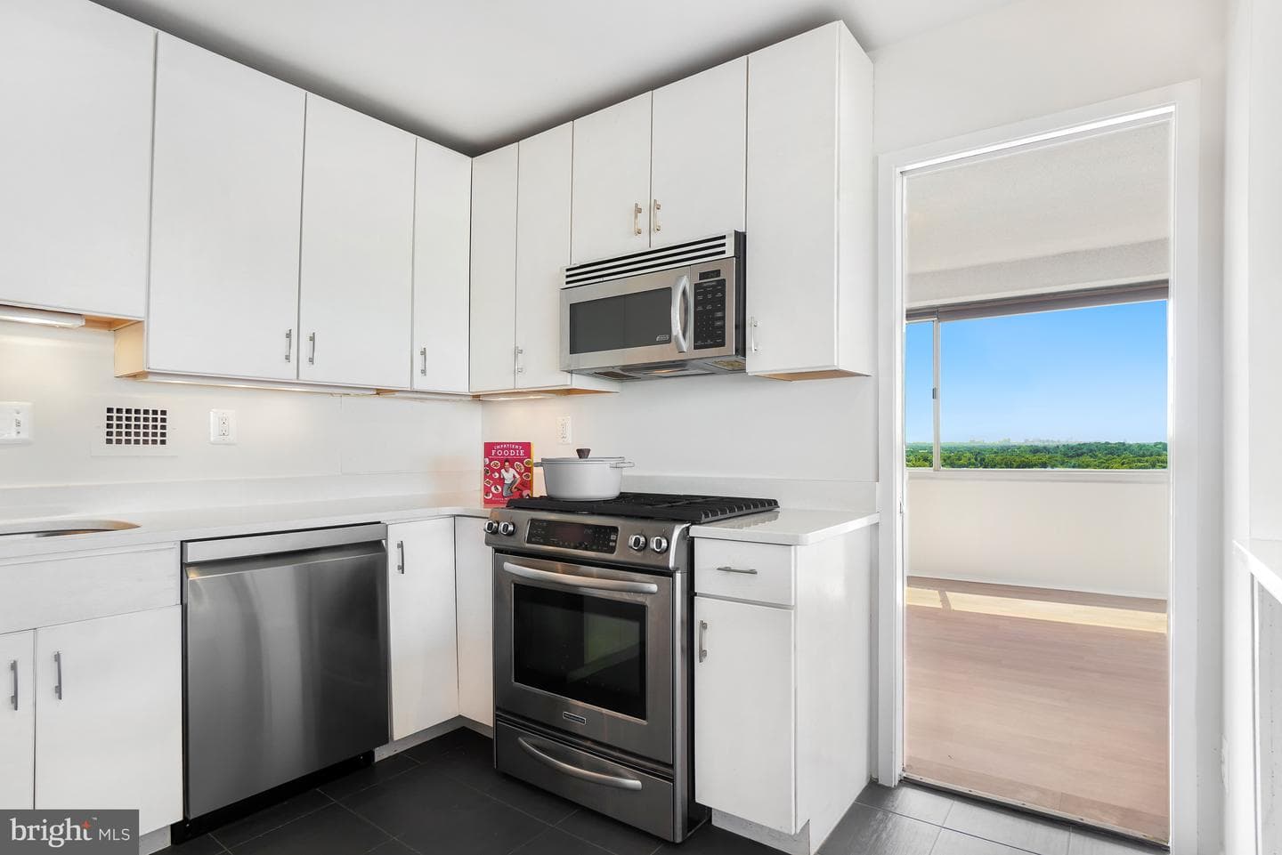 5500 Friendship Boulevard #2017n photo 18