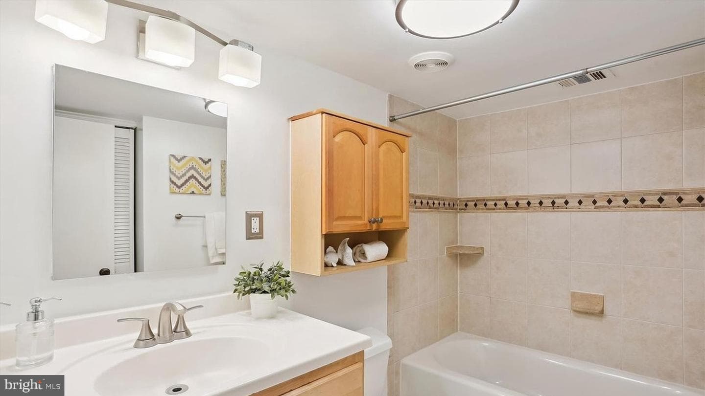 10 Monroe Street #10-302 photo 18