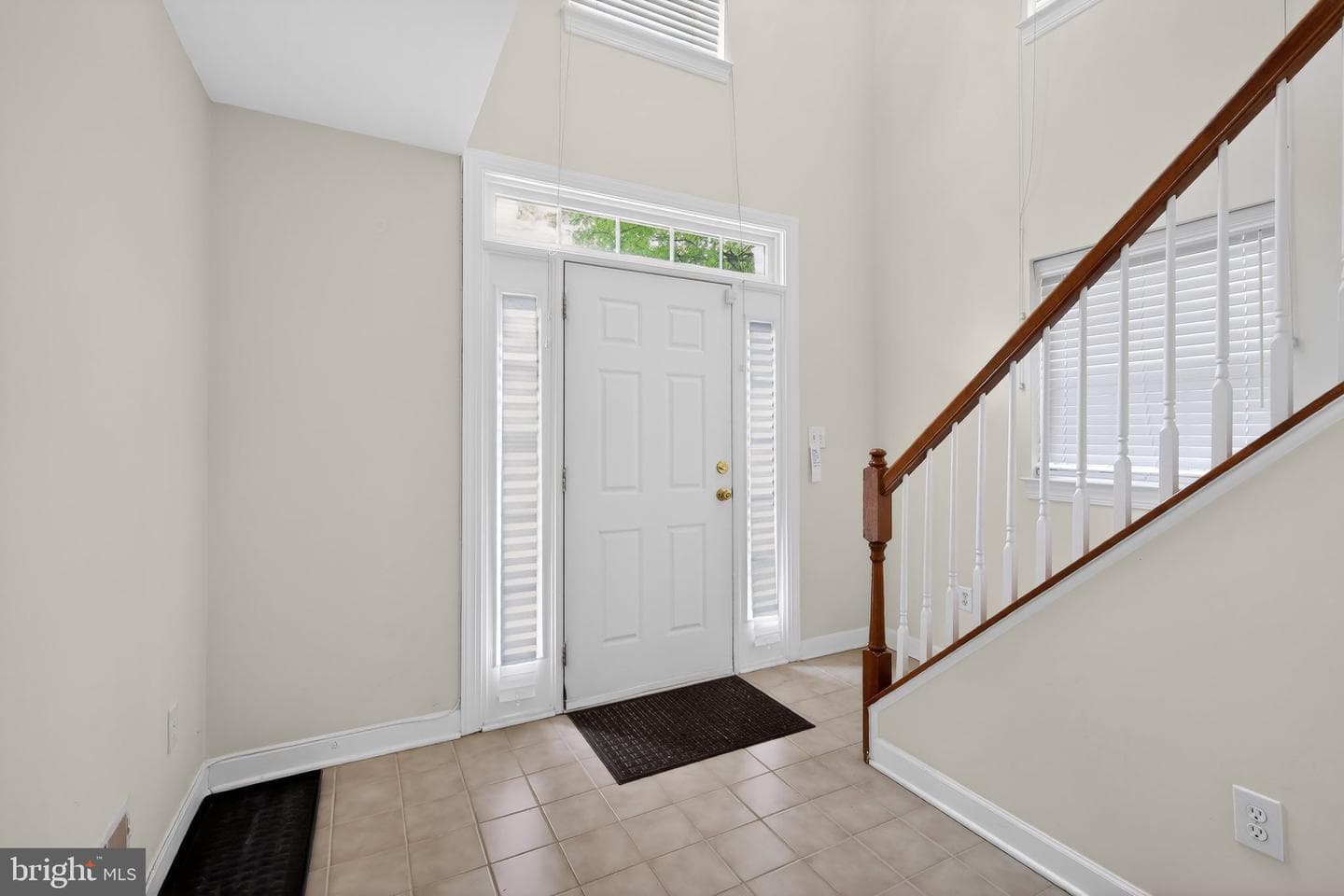 2015 Wheaton Haven Court W photo 2
