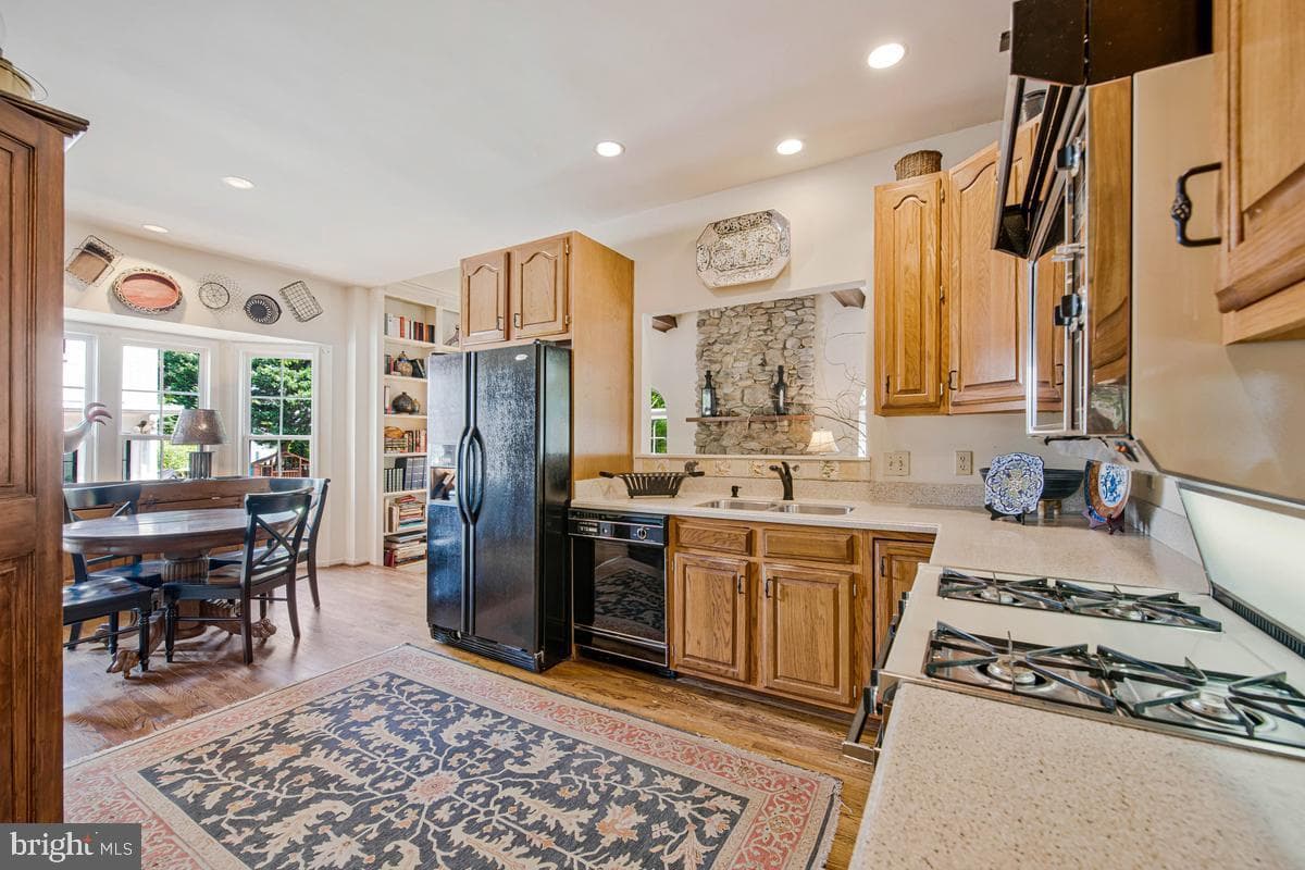 8929 Colesville Road photo 14