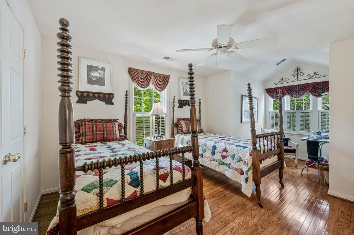 8929 Colesville Road photo 27