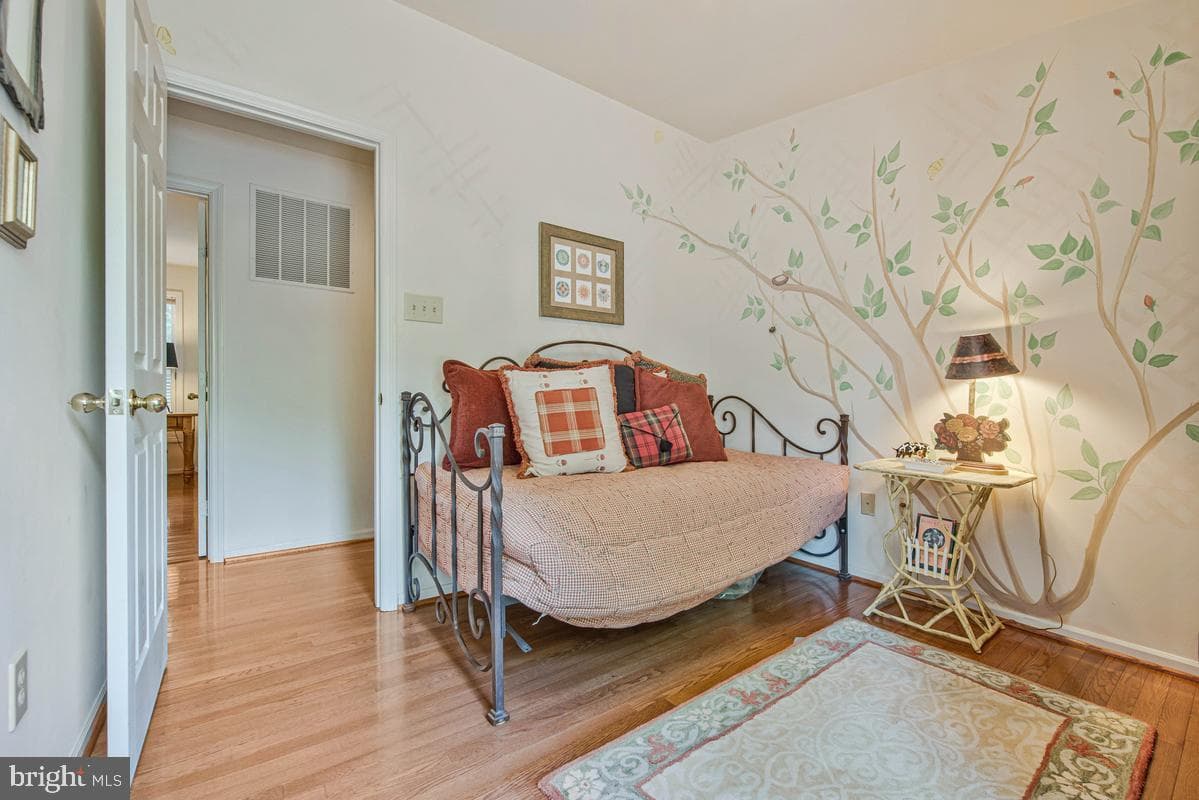 8929 Colesville Road photo 32