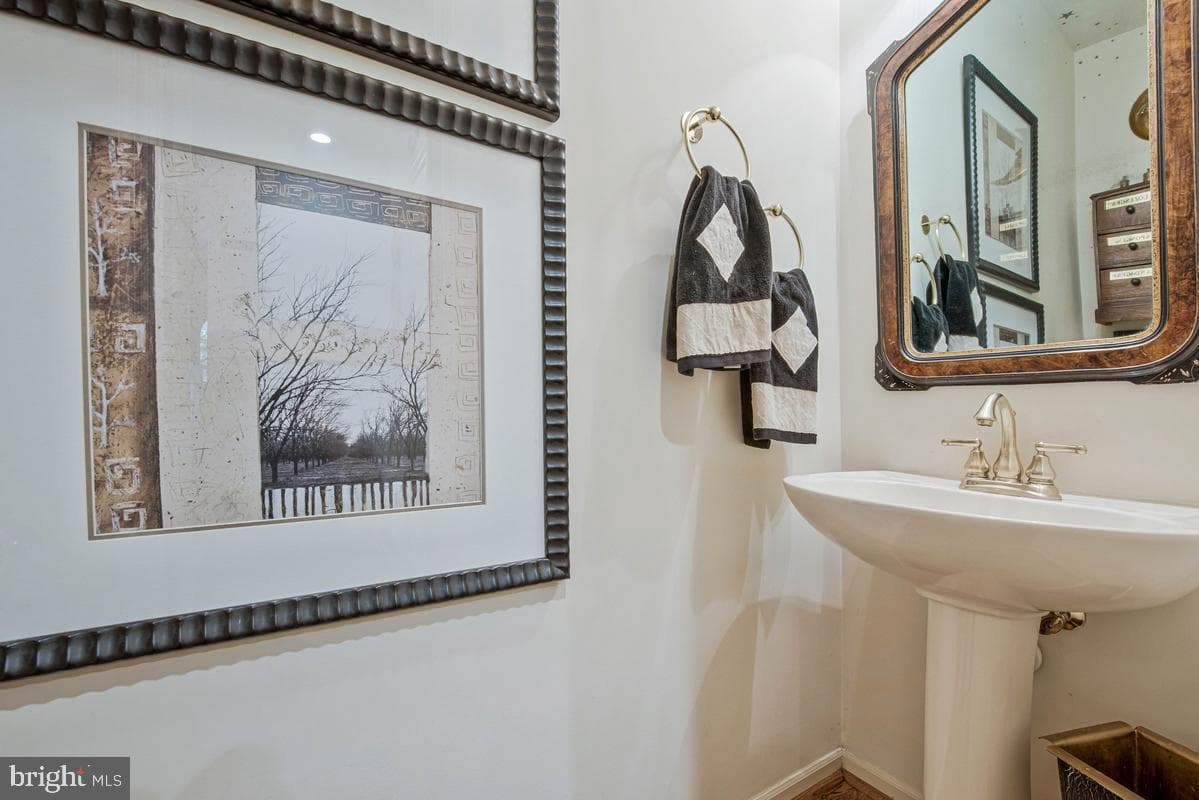 8929 Colesville Road photo 34