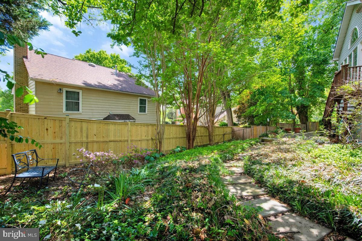 8929 Colesville Road photo 41