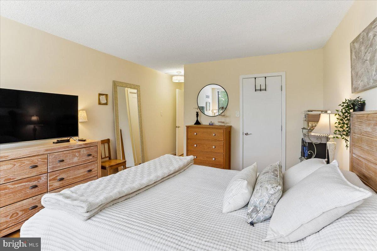 5225 Pooks Hill Road #826n photo 23