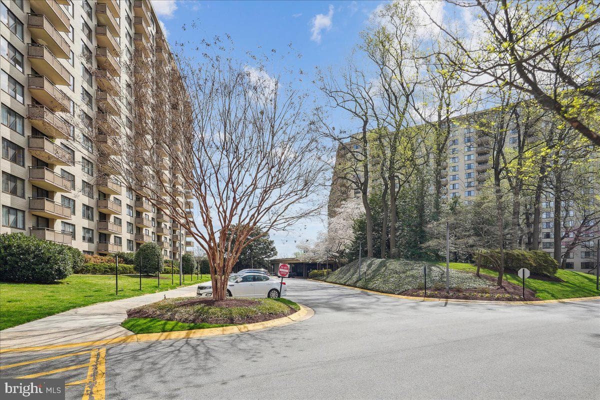 5225 Pooks Hill Road #826n photo 43