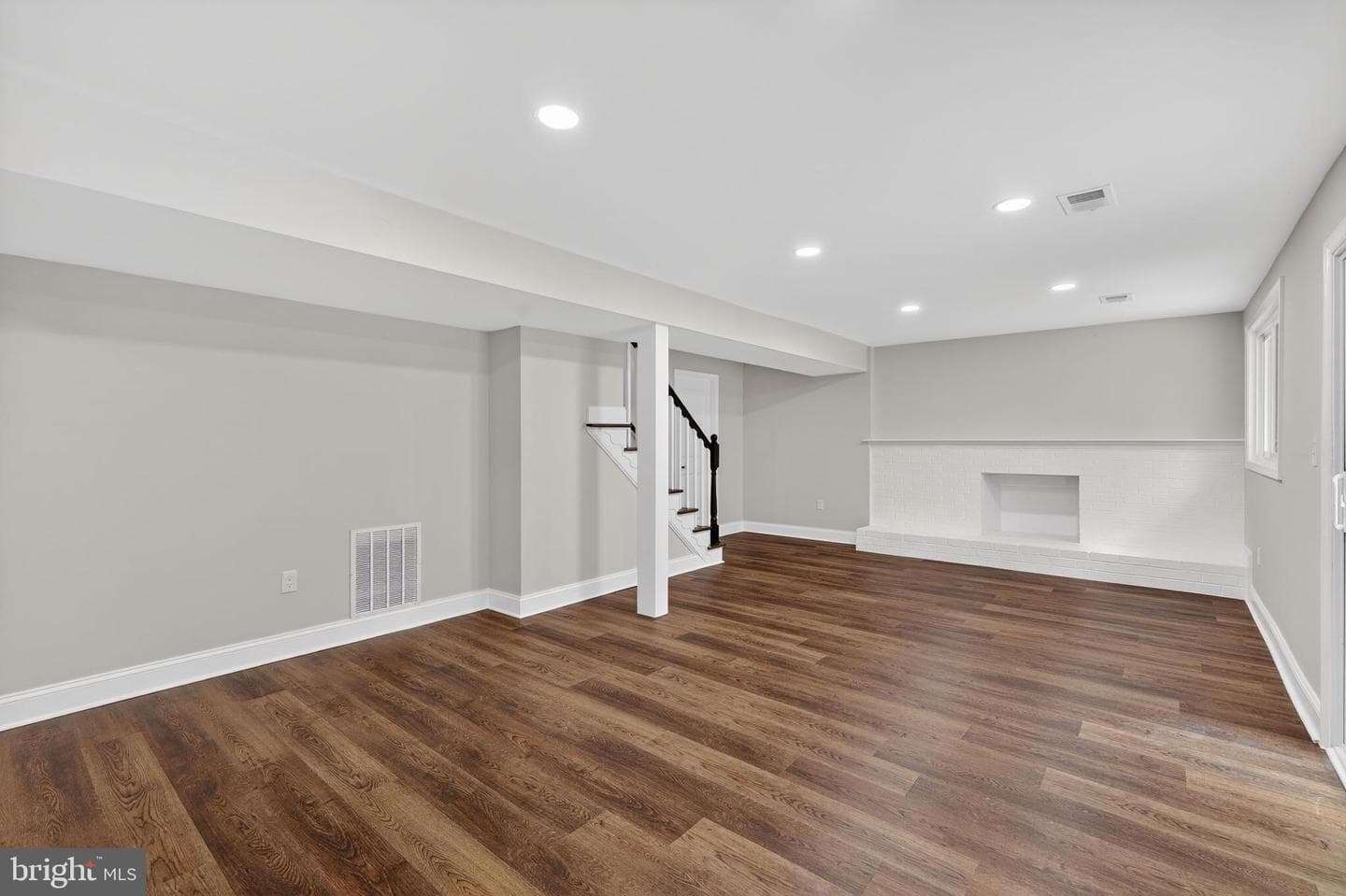 731 Owens Street photo 31