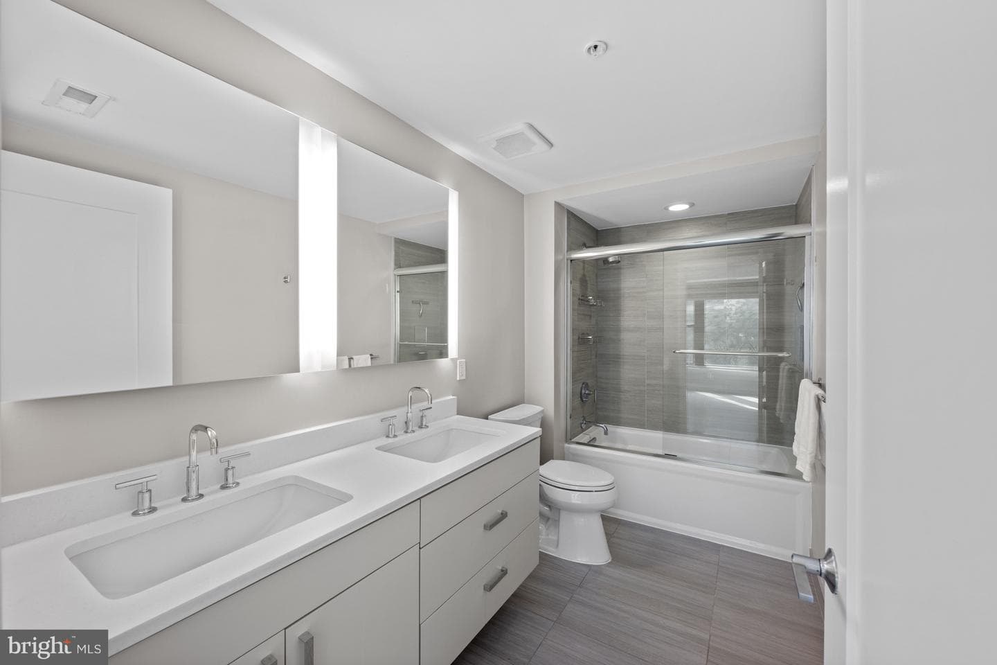 8302 Woodmont Avenue #305 photo 6