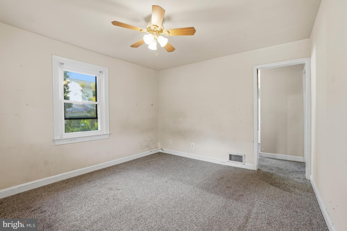 102 N Horners Lane photo 5