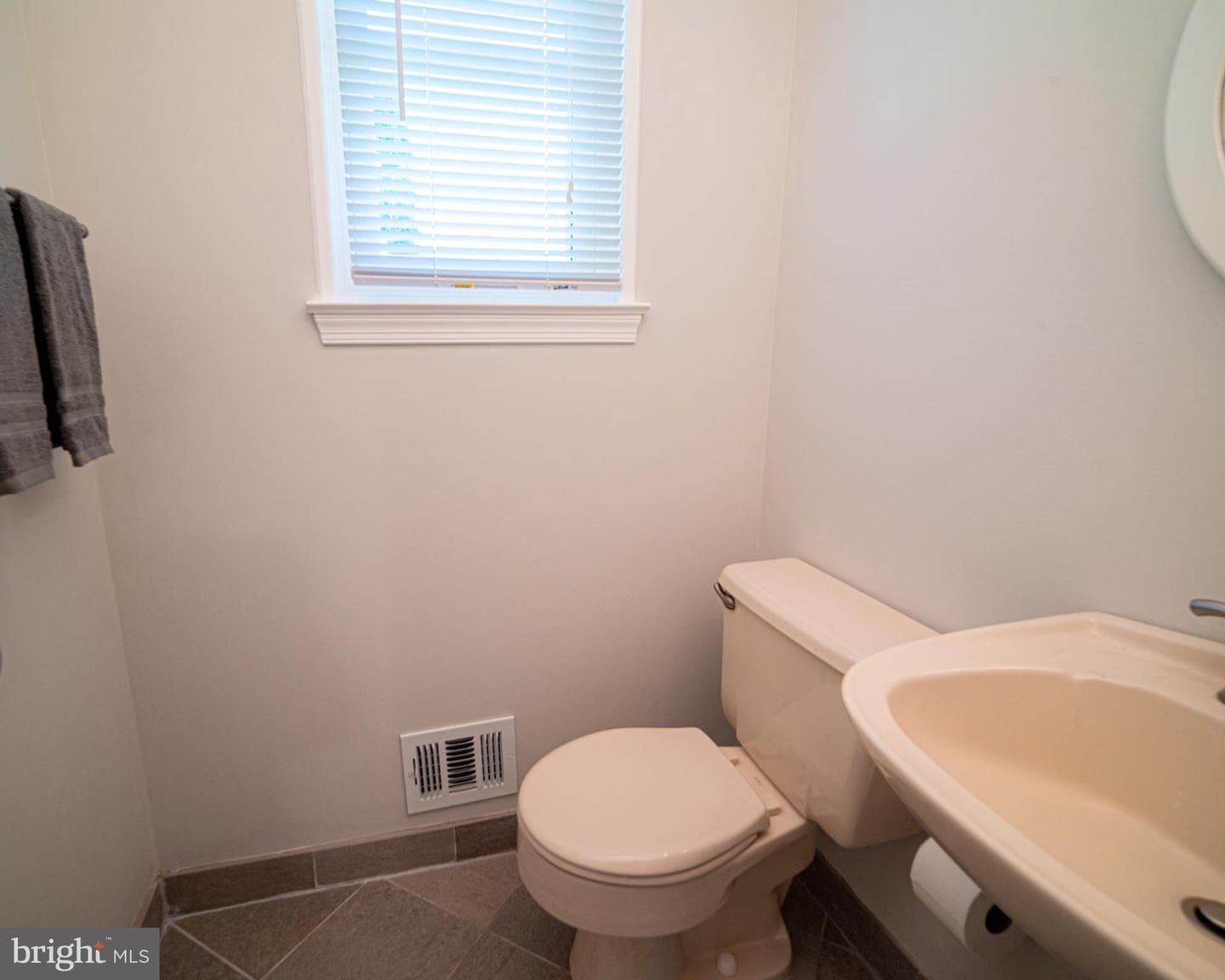 15 Grovepoint Court photo 21