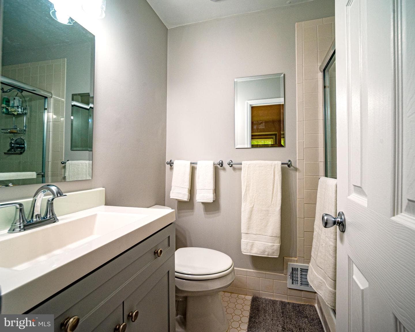 15 Grovepoint Court photo 27