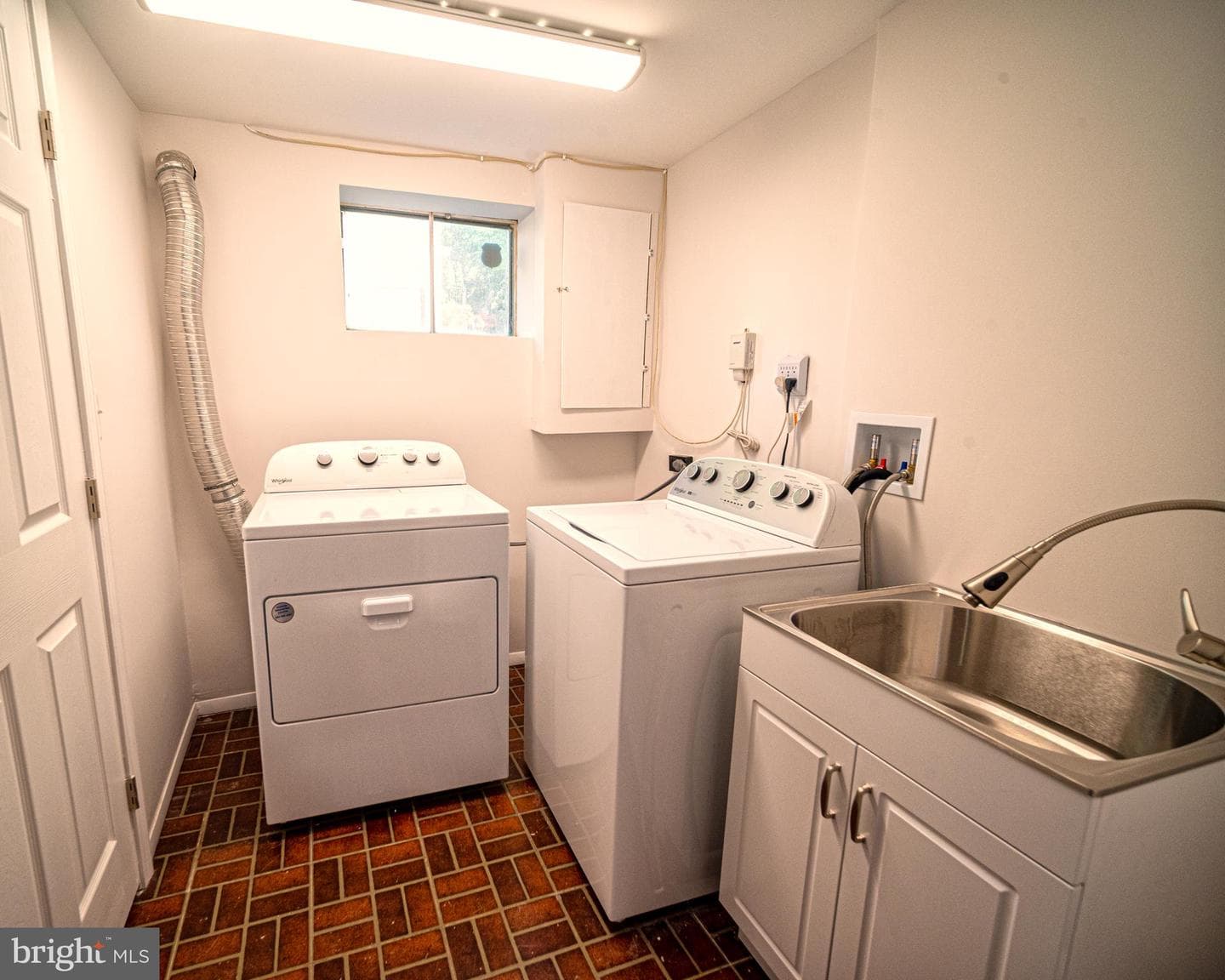 15 Grovepoint Court photo 36