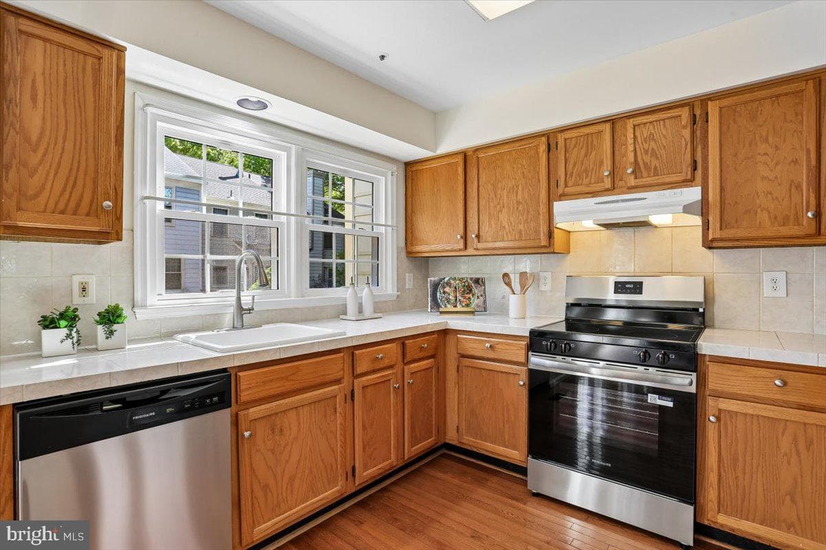 9 Fountain Valley Court photo 12