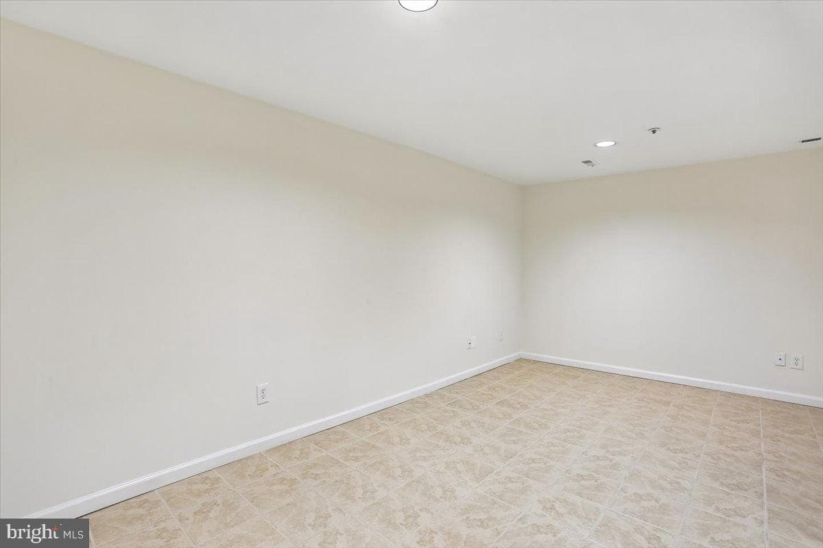 9 Fountain Valley Court photo 25