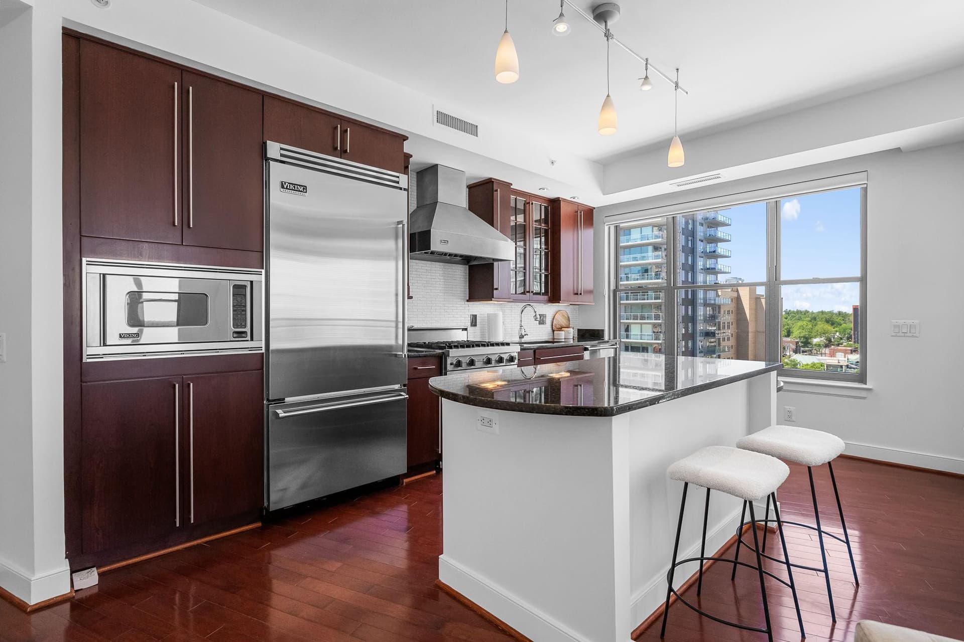 7710 Woodmont Avenue #1011 photo 29