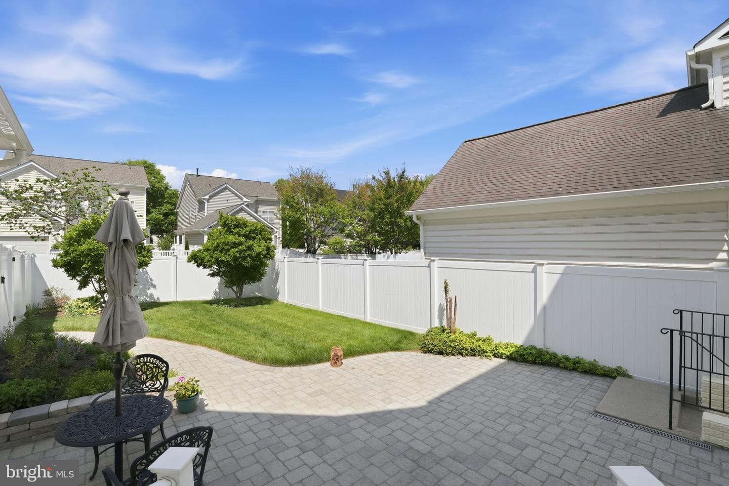 968 Featherstone Street photo 28