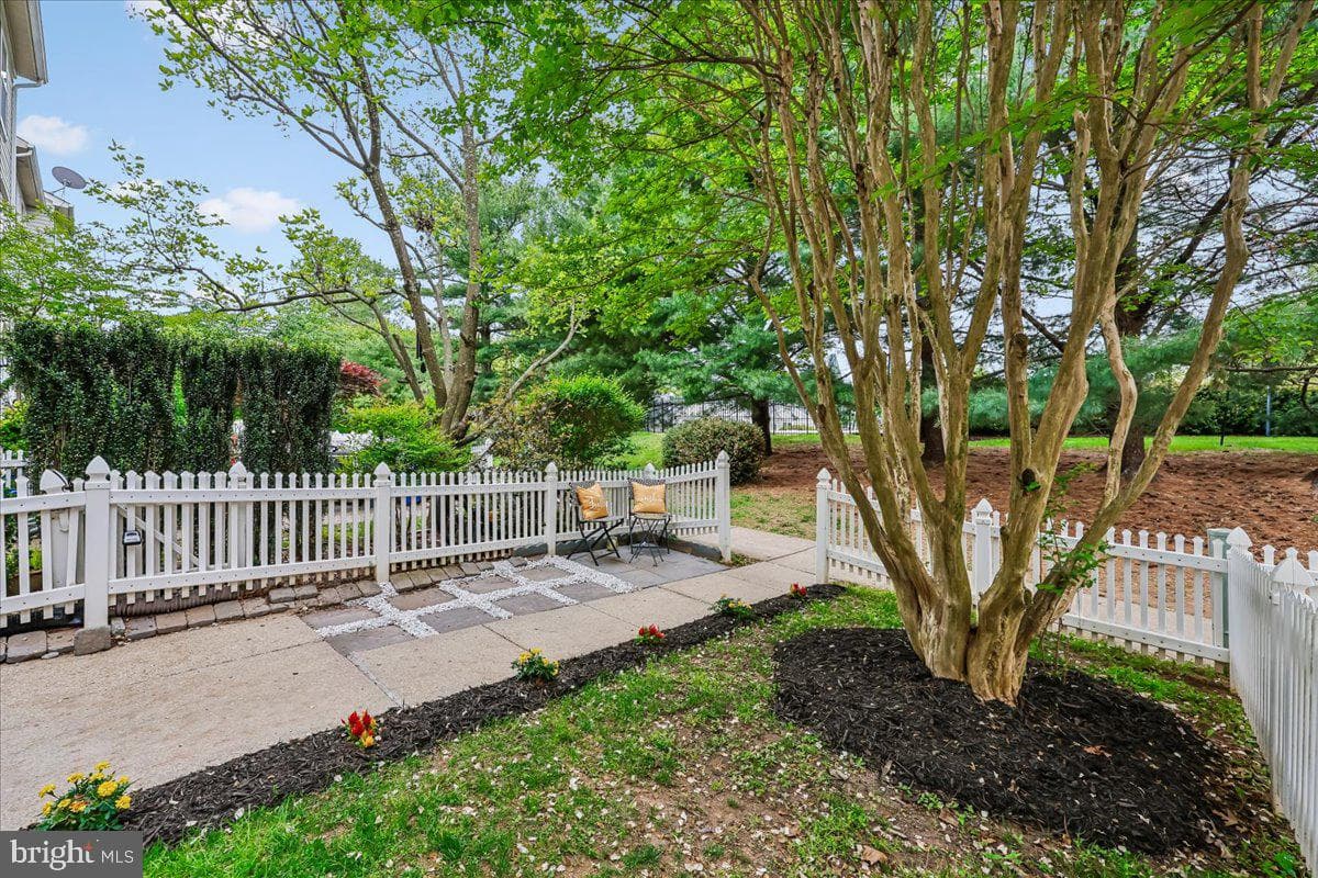 13840 Crosstie Drive photo 2