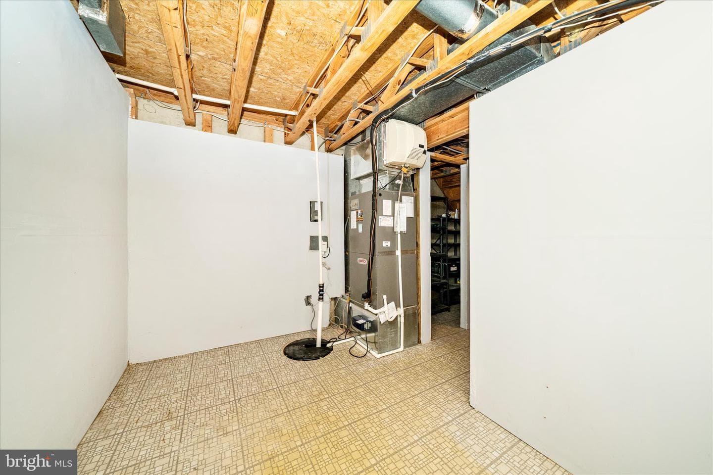 20200 Ravensdale Court photo 32