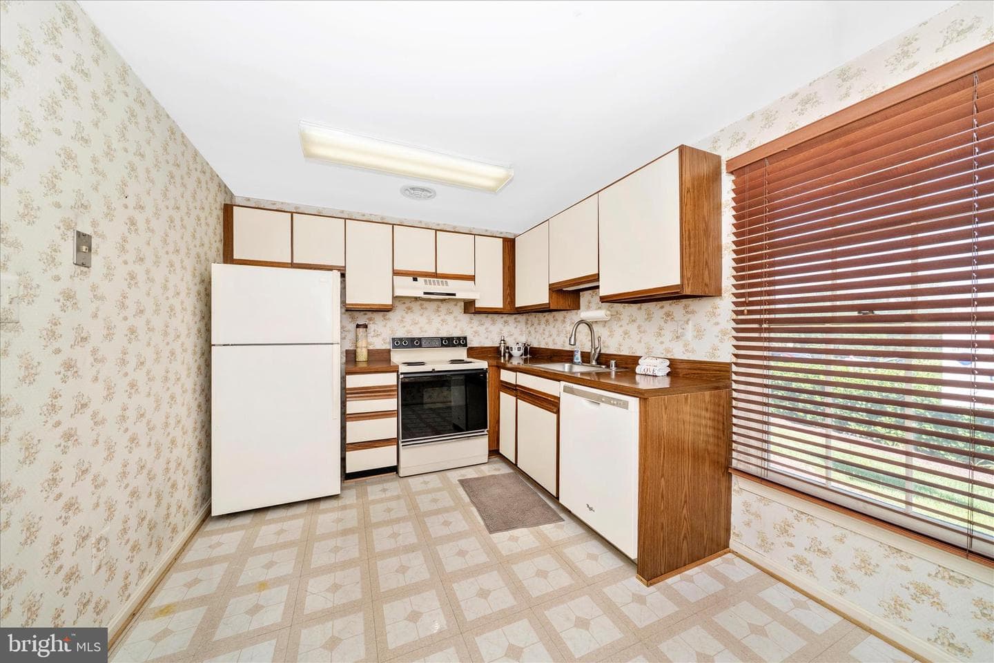 20200 Ravensdale Court photo 6