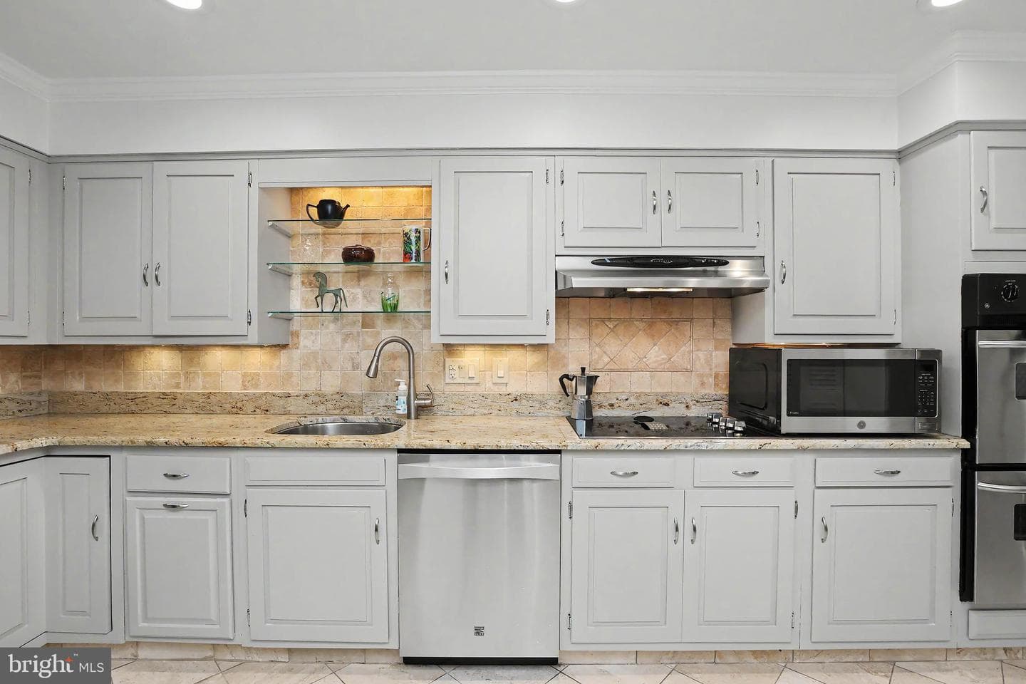 4960 Sentinel Drive #102 photo 12