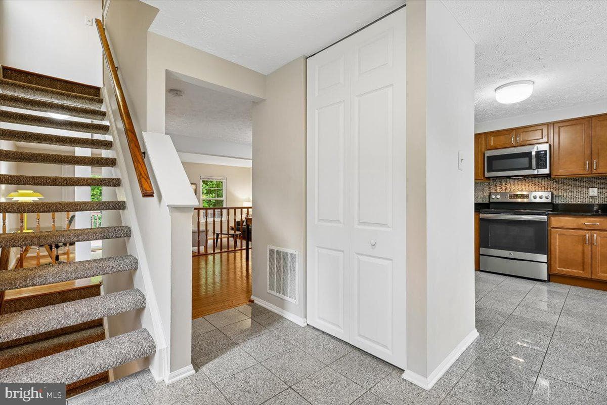639 Coral Reef Drive photo 4