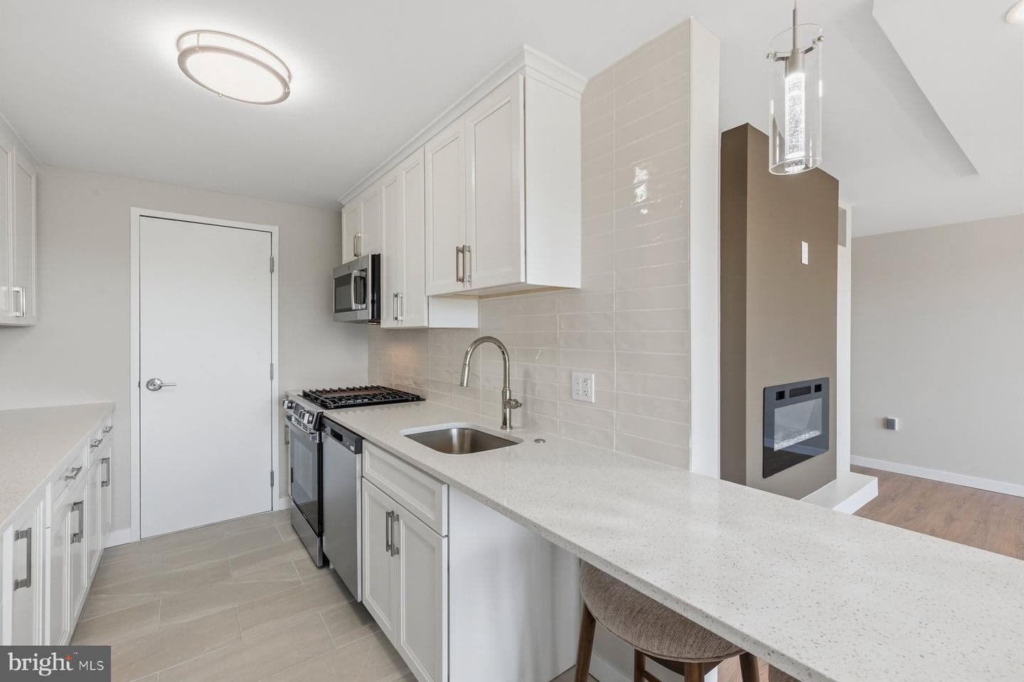 10201 Grosvenor Place #1626 photo 5