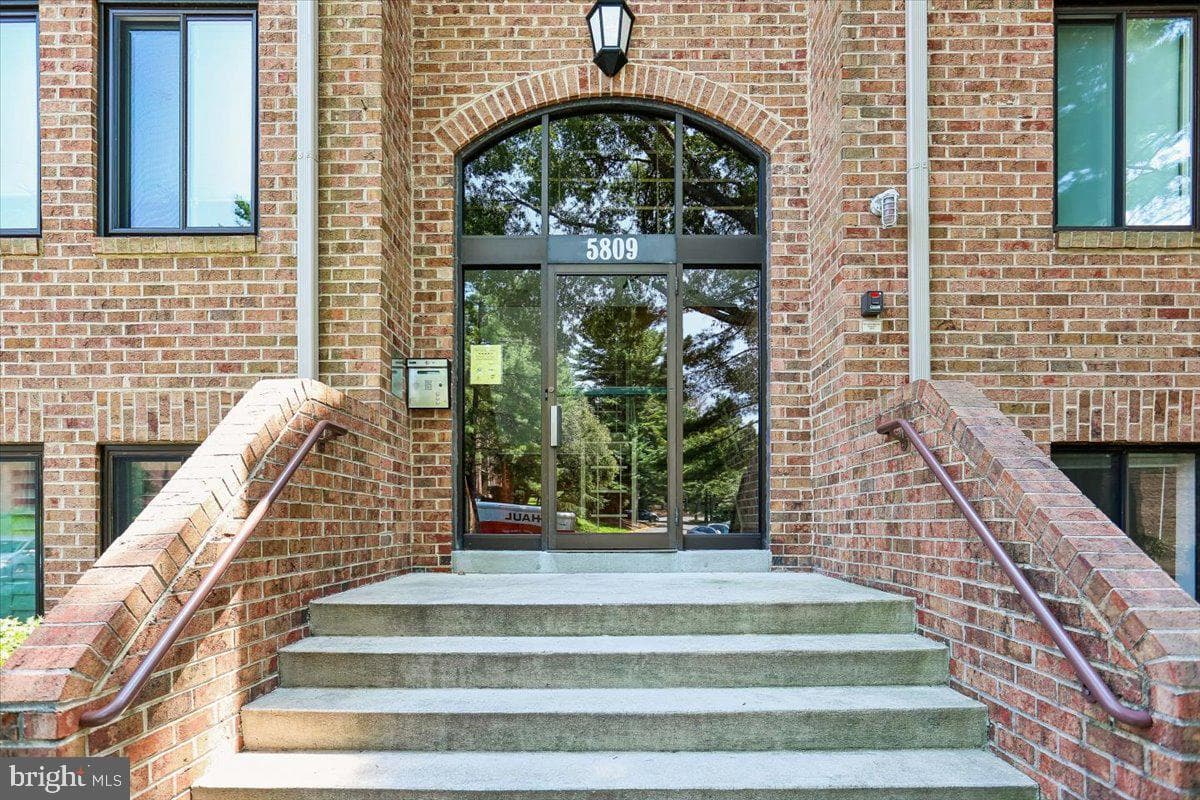 5809 Edson Lane #t-4, Rockville