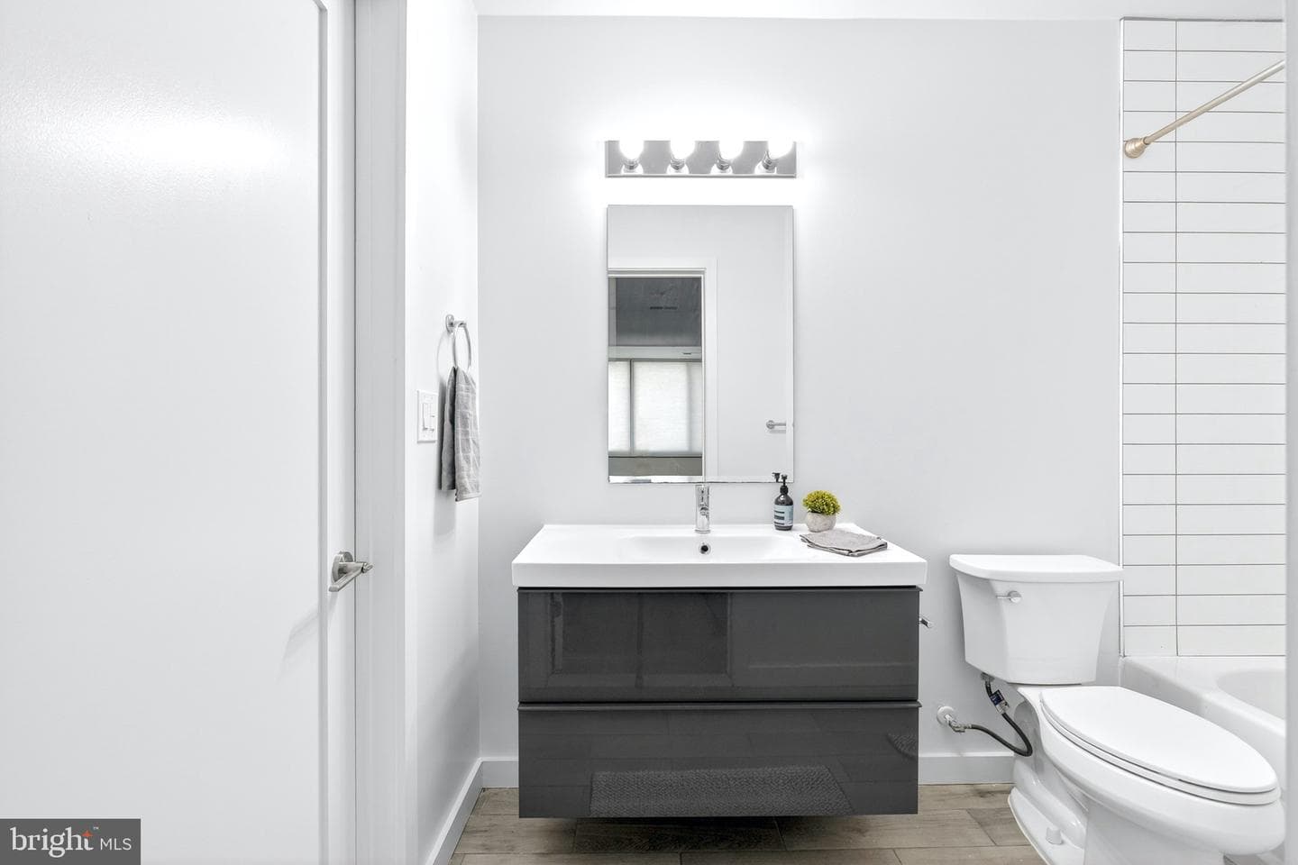 700 Roeder Road #104 photo 11