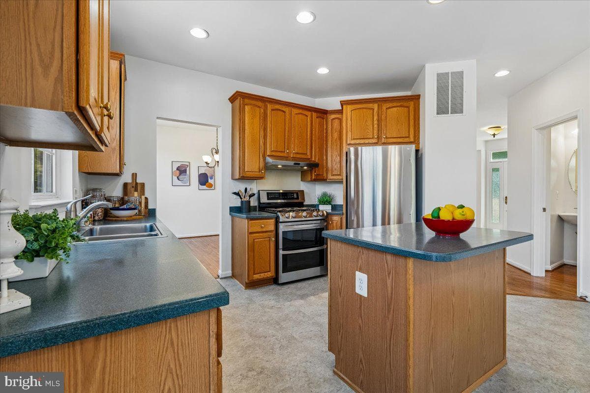 2105 Walking Crest Court photo 19