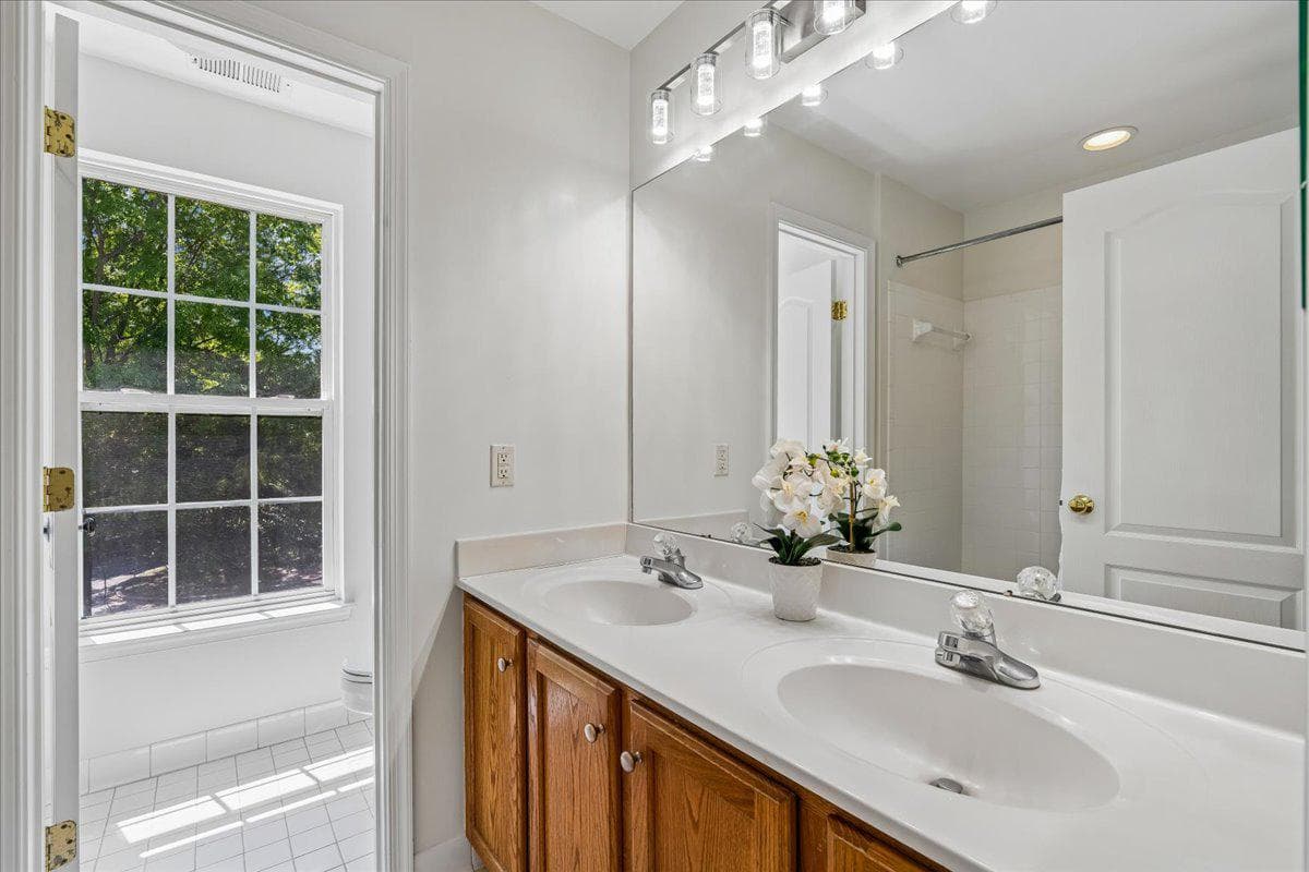2105 Walking Crest Court photo 43