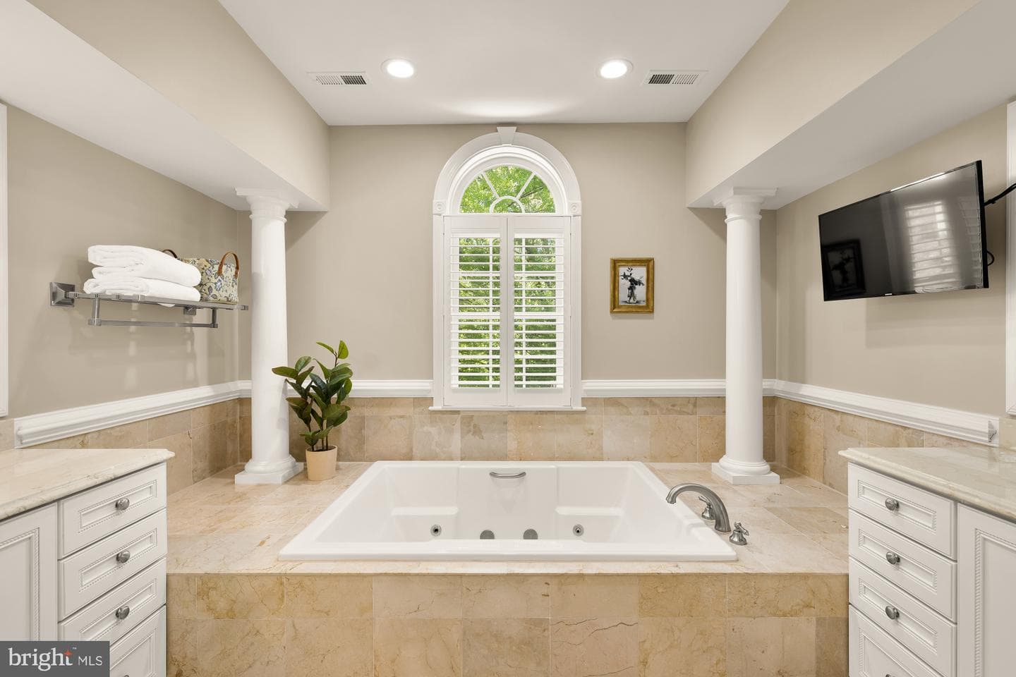 5501 Montgomery Street photo 16
