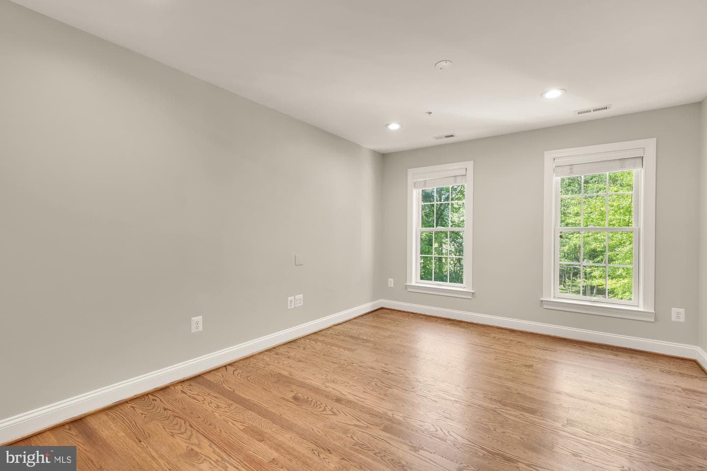 5501 Montgomery Street photo 20