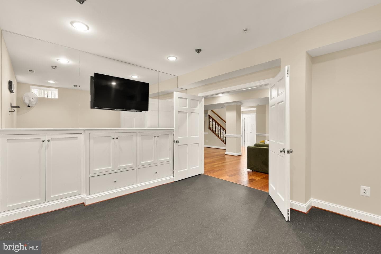 5501 Montgomery Street photo 28