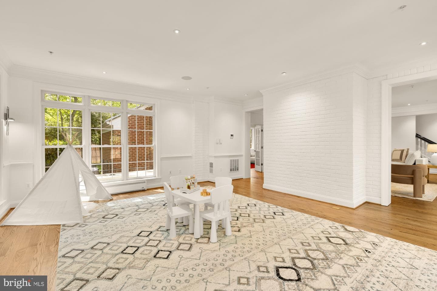 5501 Montgomery Street photo 9