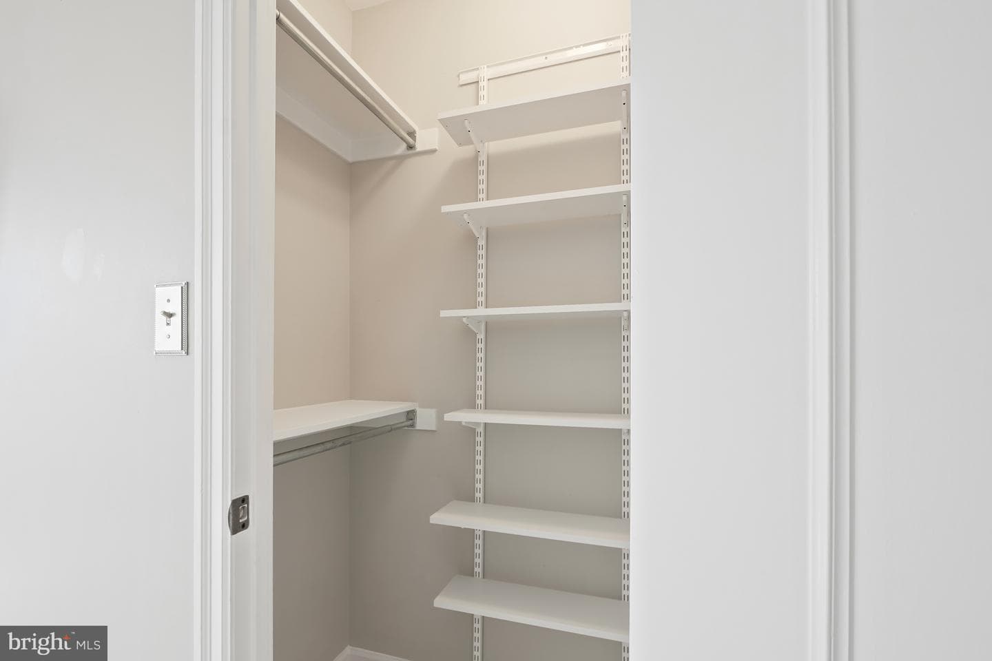 5802 Nicholson Lane #2-607 photo 23