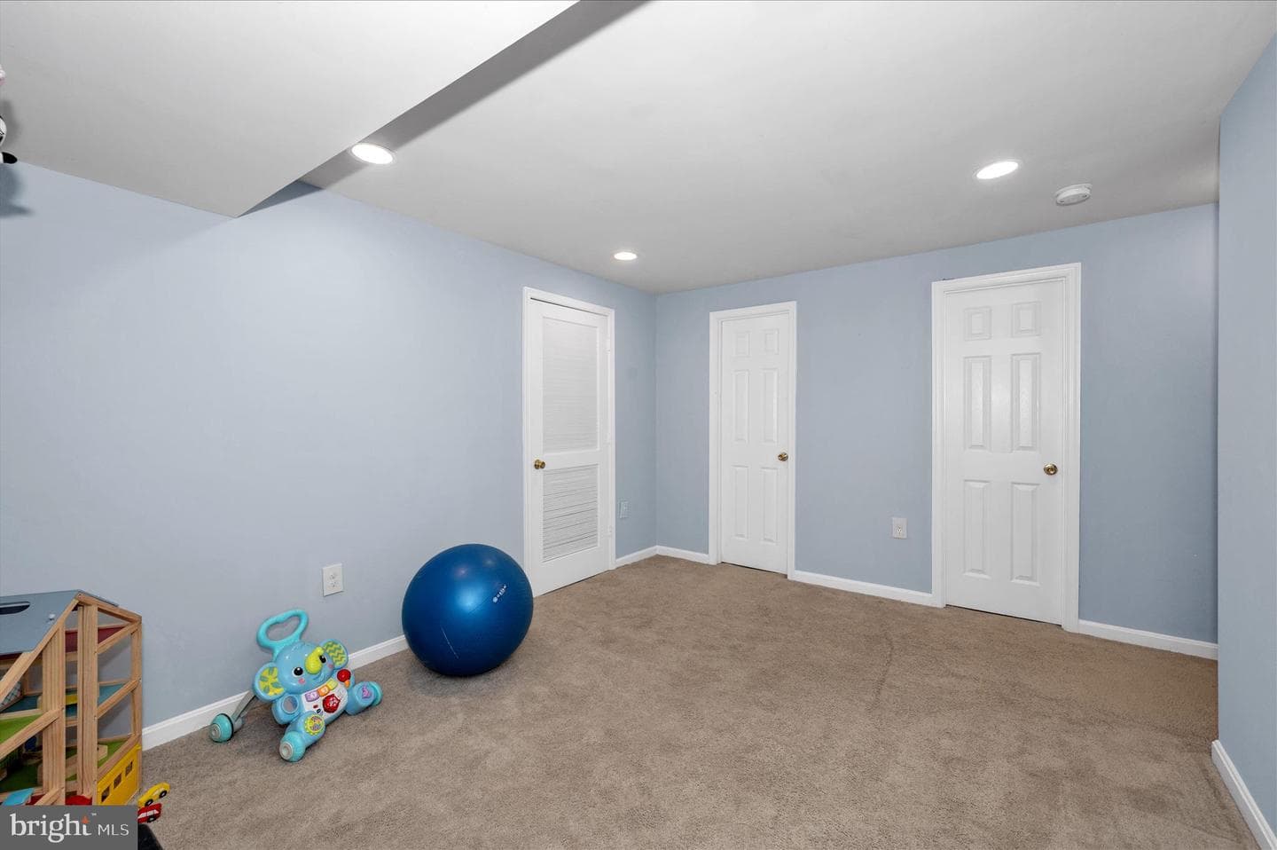 10120 Nightingale Street photo 37