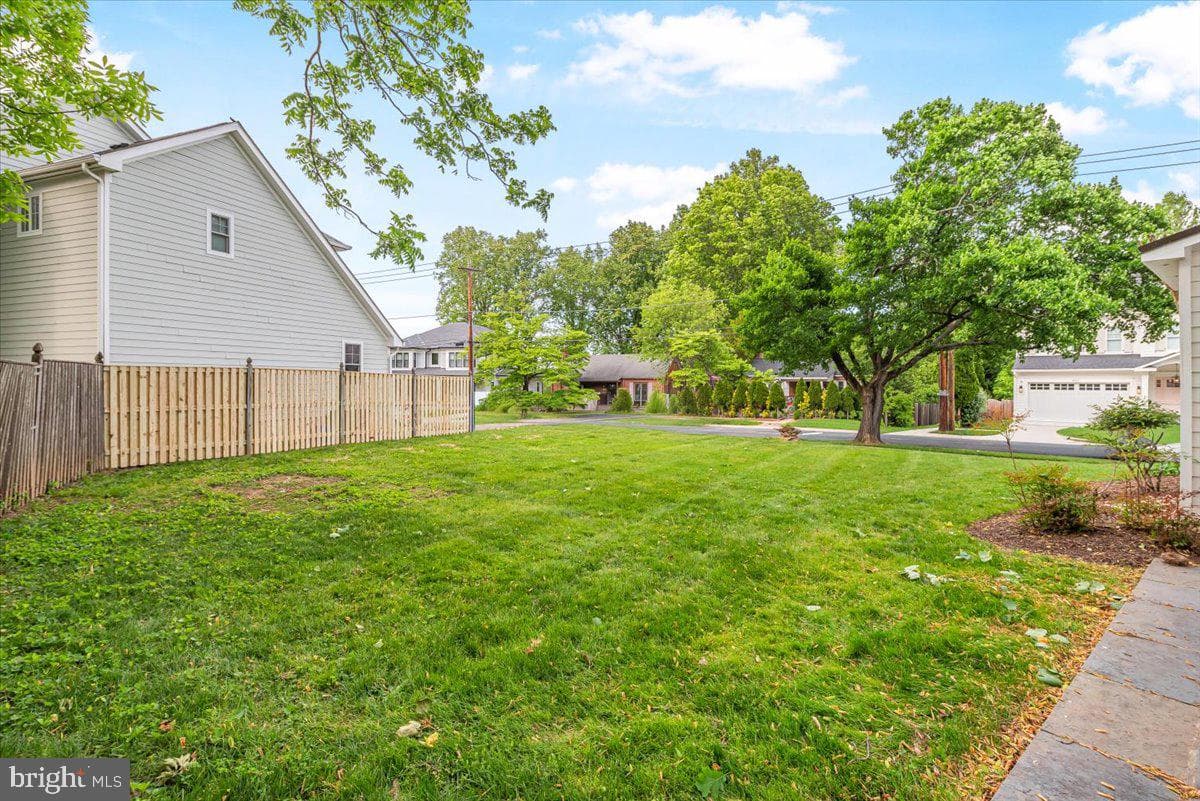 4506 Everett Street photo 7